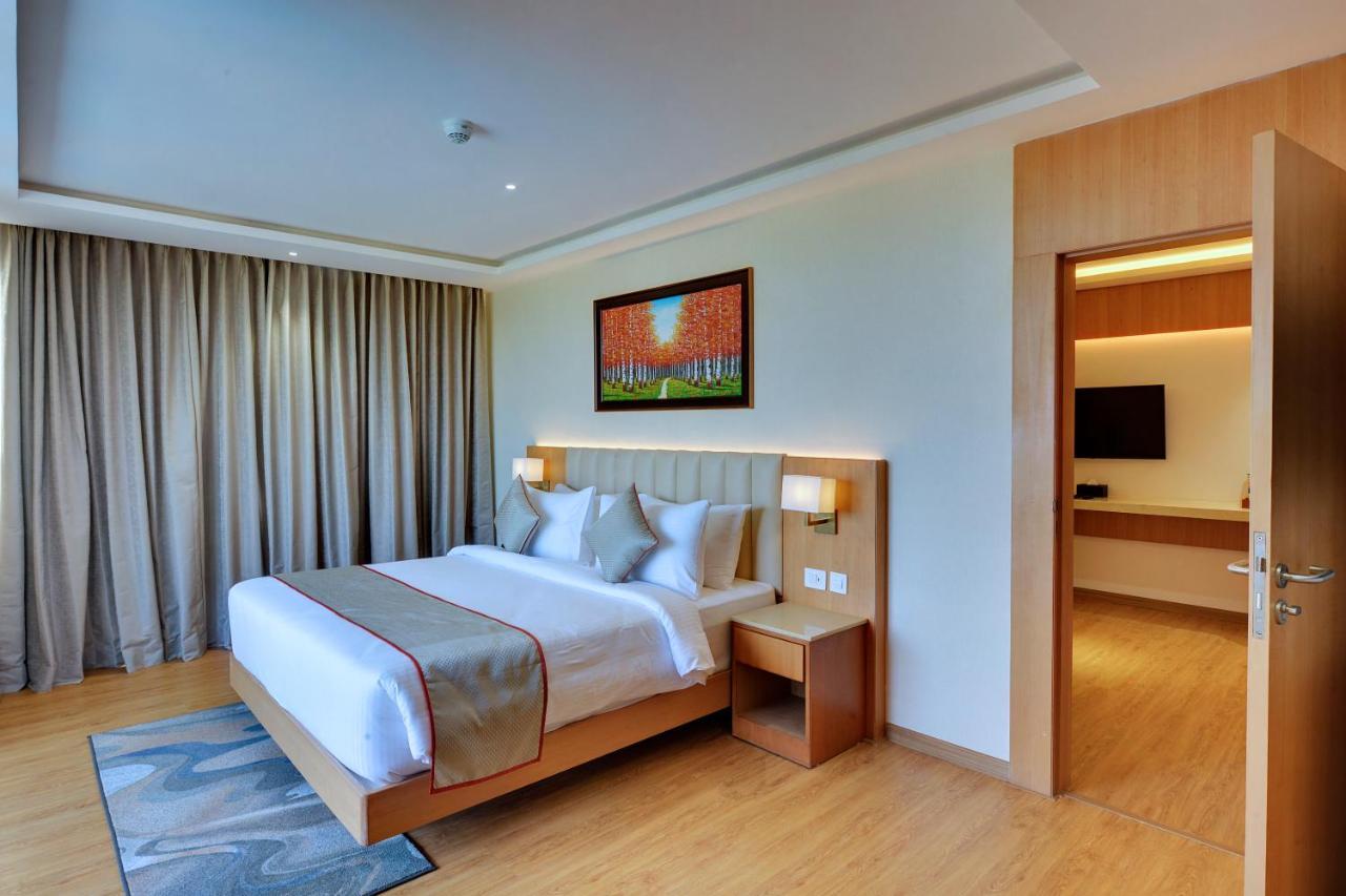 Clarion Hotel Bangalore Yesvantpur Exterior foto
