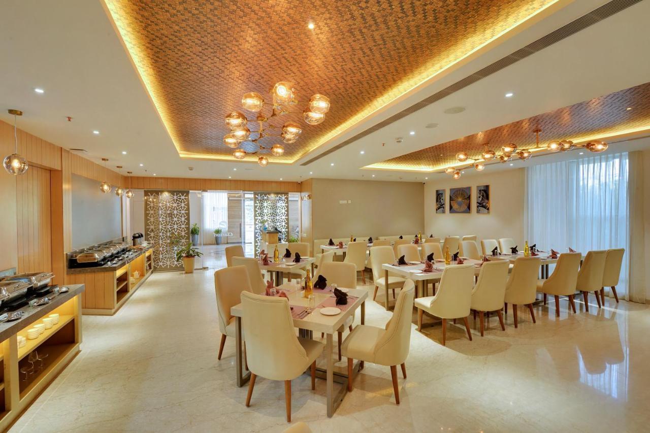 Clarion Hotel Bangalore Yesvantpur Exterior foto