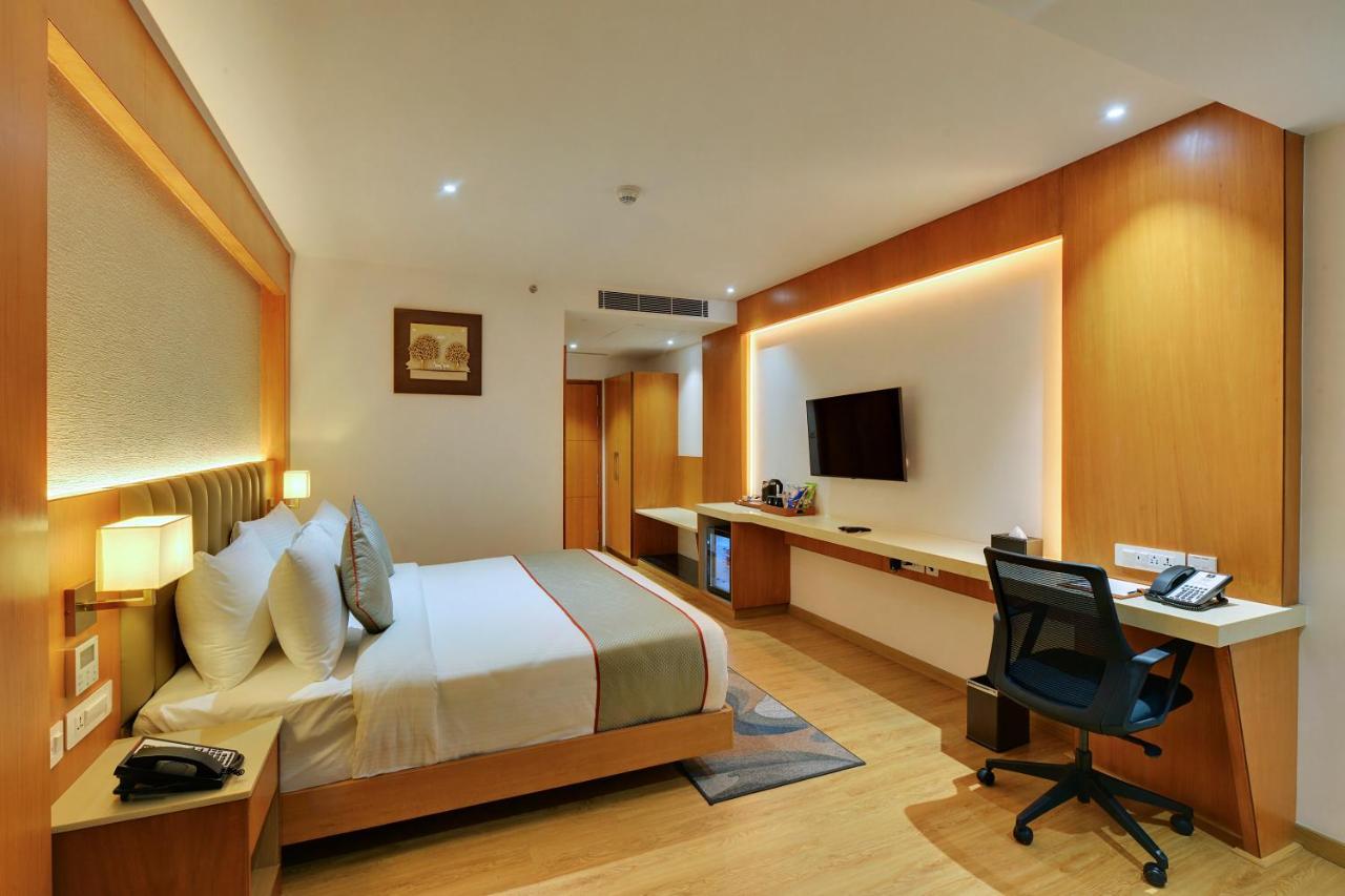 Clarion Hotel Bangalore Yesvantpur Exterior foto